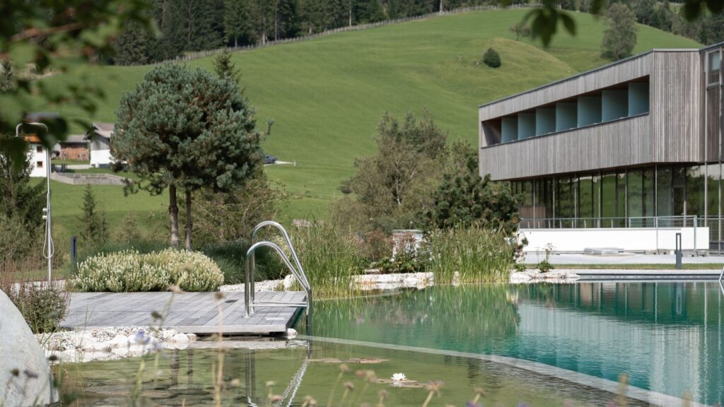 Das_Steinberg_Architektur_Naturteich_16_9